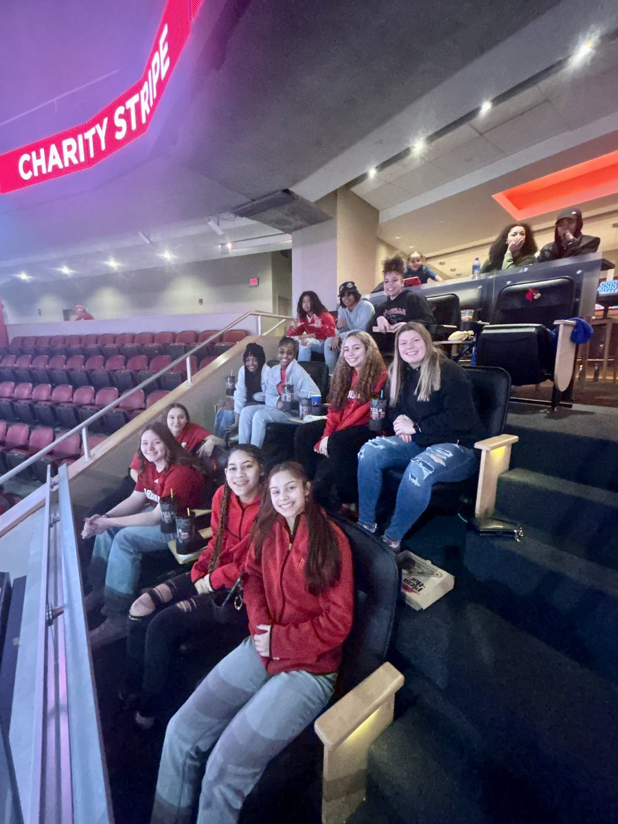 had to bring the team out in the suite ! #GoCards @JeffHS_GBB