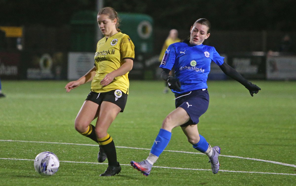 Massive congratulations to <a href="/_elisejennings/">Elise Jennings</a> <a href="/laylakenly/">layla</a> and Mia who all made their league debuts for <a href="/BTFCWomen/">Billericay Town FC Women</a> in the fantastic 0-5 win at @CrawleyWaspsLFC this afternoon. Our women's pathway gaining momentum <a href="/FutebolJg/">JG Futebol</a> #BTFCWomen #ACommunityClub
