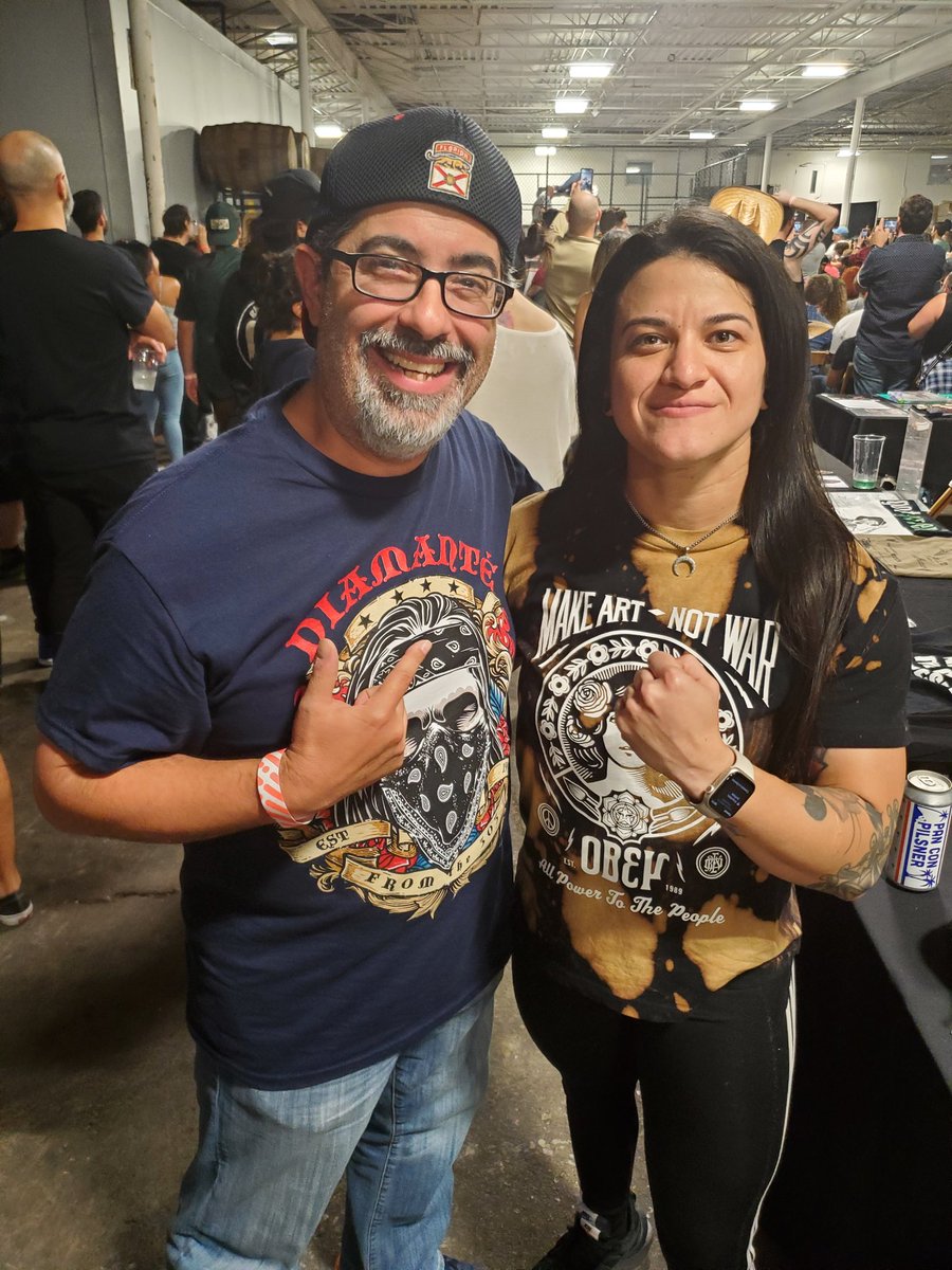 RobertBonachea's tweet photo. It was great seeing you @DiamanteLAX . Thanks for the pic.  You're the best! #305 #CCW https://t.co/StX1Y9ojly