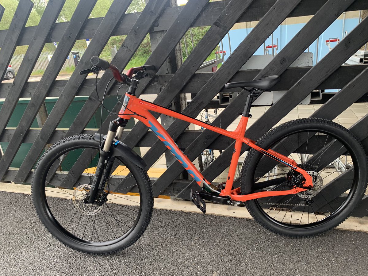 flexyford's tweet photo. @StolenRide January 07 2023 6:30am from East London - Andre St. Orange 2019 Kona Fire Mountain w/ dropper post, chain stay protector, front wheel mudguard. Purple sticker on head tube reads “what the f*** is orange wine?” @bikeshd @londoncyclist https://t.co/L7BSUsm5xK