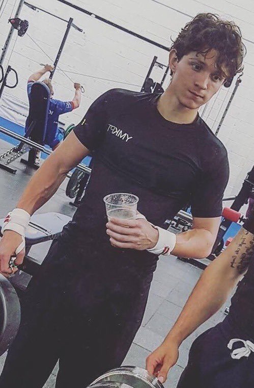 cherrydayas's tweet photo. TOM HOLLAND EVERYBODY!!??? https://t.co/yHUrVDFGax