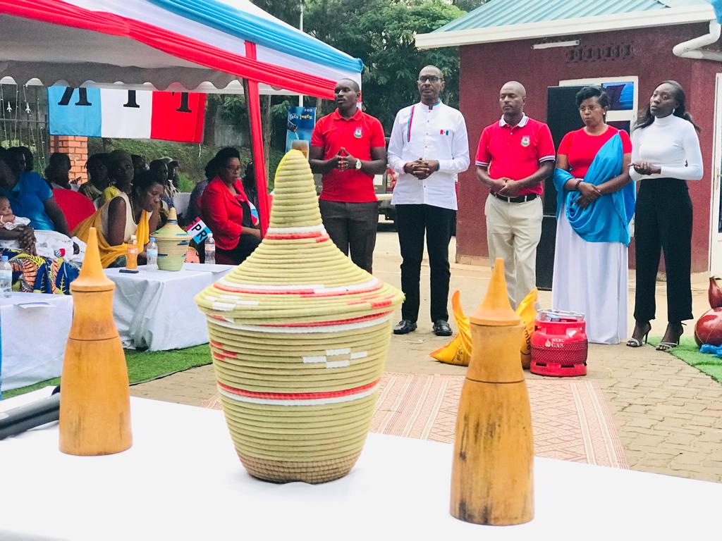 capistran_jean's tweet photo. Mu Kwizihiza Isabukuru y'Imyaka 35,FPR INKOTANYI  mu Kagari ka Kigarama @Gitega Sector Yashimiye abafatanyabikorwa ku byagezweho haremerwa Utishoboye. Bemereye @Paul Kagame kutazamutenguha https://t.co/ebOEEF51IX