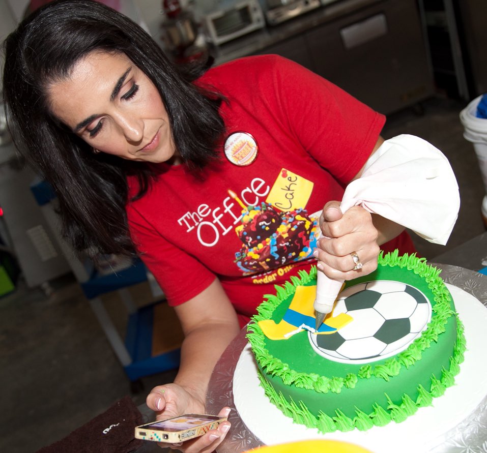 THEOFFICECAKE's tweet photo. Making a simple soccer cake with team logo.
#miamimoms #cakemiami https://t.co/TM7mpqH3xl