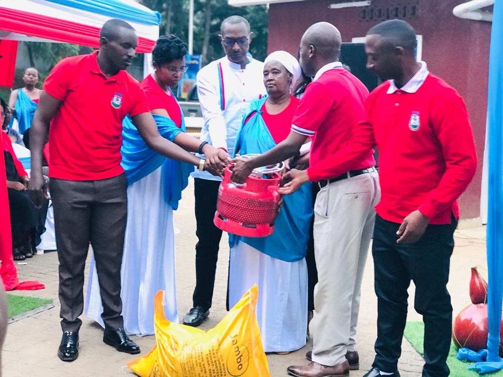 capistran_jean's tweet photo. Mu Kwizihiza Isabukuru y'Imyaka 35,FPR INKOTANYI  mu Kagari ka Kigarama @Gitega Sector Yashimiye abafatanyabikorwa ku byagezweho haremerwa Utishoboye. Bemereye @Paul Kagame kutazamutenguha https://t.co/ebOEEF51IX
