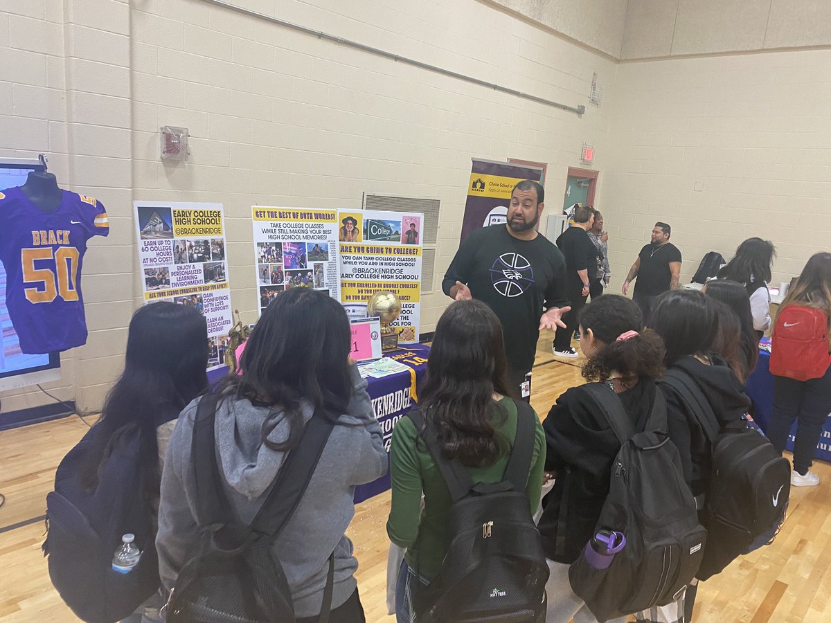 BrackEaglesGBB's tweet photo. Friday we got to visit a ton of future Eagles at the Poe mini fair! 👏🏼🦅 @PoeMiddle https://t.co/C2EPHmHjwS