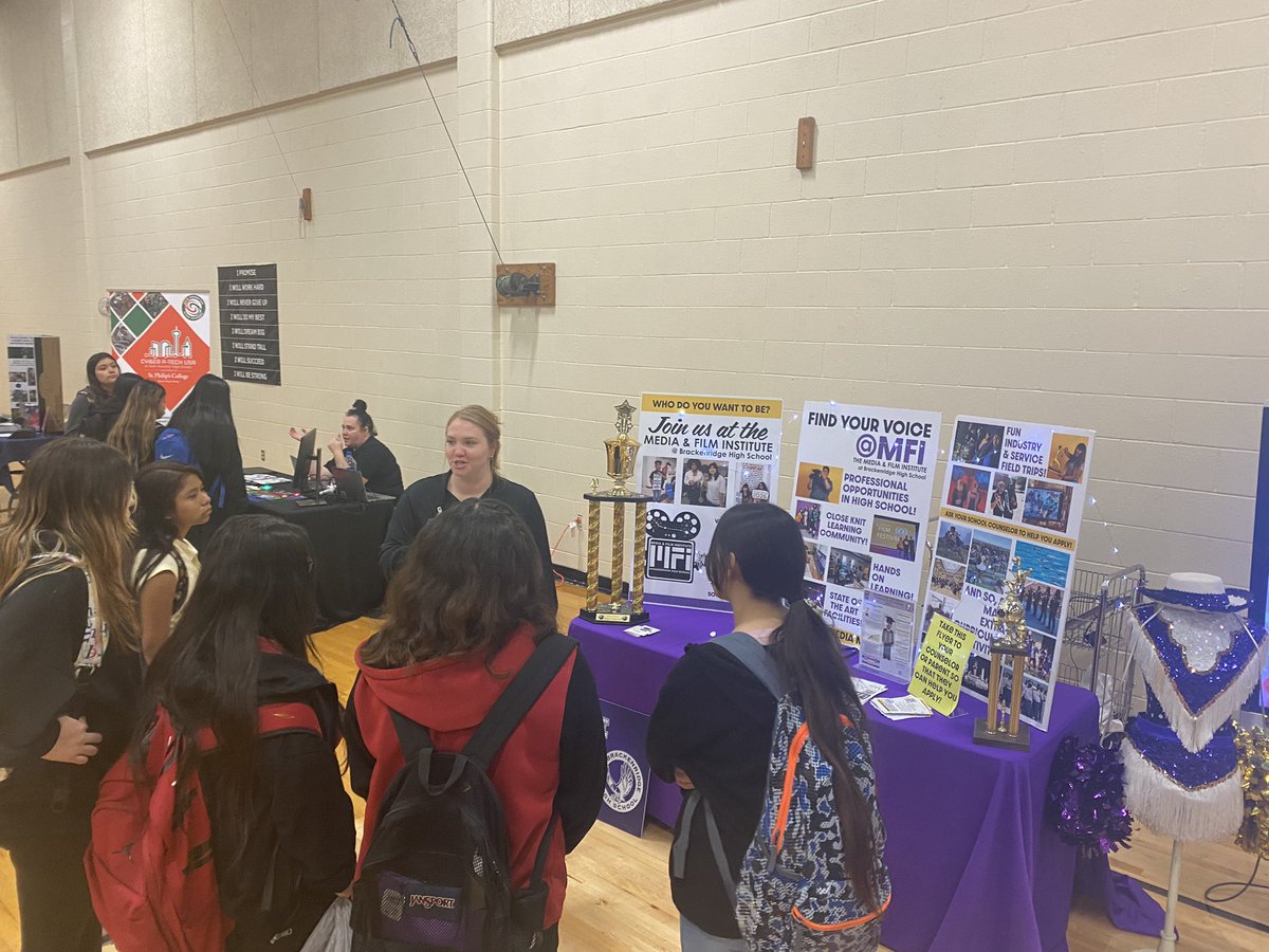 BrackEaglesGBB's tweet photo. Friday we got to visit a ton of future Eagles at the Poe mini fair! 👏🏼🦅 @PoeMiddle https://t.co/C2EPHmHjwS