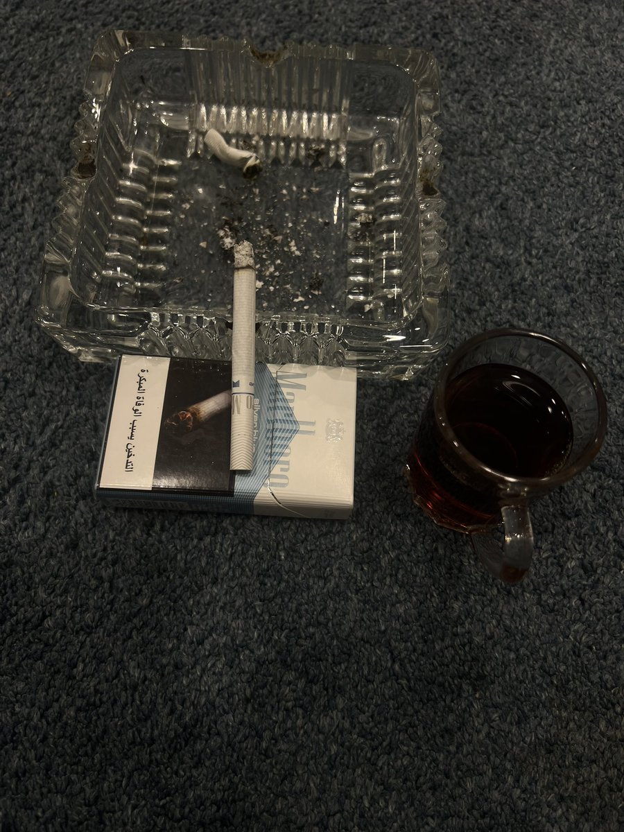 وانا ليا جوني طيوفه .. مطاريش
لقيت نفسي بين ( شاي و زقاره ) !