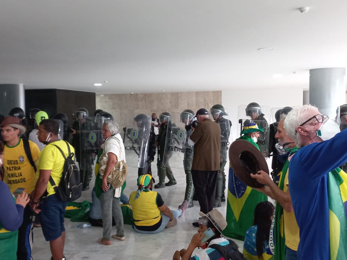Metropoles's tweet photo. Imagens dos atos antidemocráticos e criminosos em Brasília. https://t.co/f1DHlr3gBK