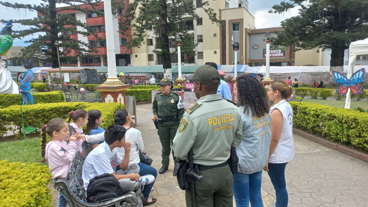 PoliciaDeris's tweet photo. #Risaralda Actividades preventivas, operativas y disuasivas en atractivos turísticos de Risaralda por parte de del grupo de Protección al Turismo y Patrimonio Nacional #GUTUR #GINAD #PlanRetorno #SeguroACasa #DiosYPatria https://t.co/Qdt24o4BQz