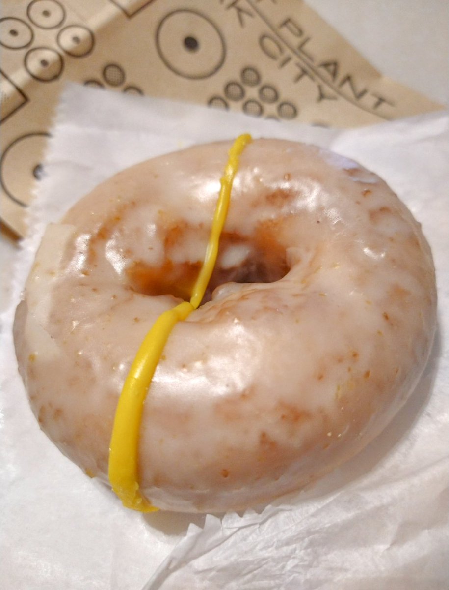 pinkprincessin1's tweet photo. A Sunday sweets moment with Doughnut Plant NYC. 
I 💗 delicious doughnuts! 
😋🍩
I attribute this to the influences of @acweyand , @opdiva_rx , and @RNingScissors . 😊
#sundaysweets
#sweetdeliciousness https://t.co/dBO8x4CE22