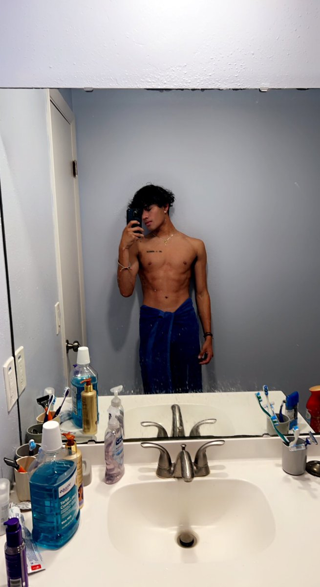 urdadeddie's tweet photo. Let's skip the gym and workout in my bed ☺️ https://t.co/R7XyVVaYtR