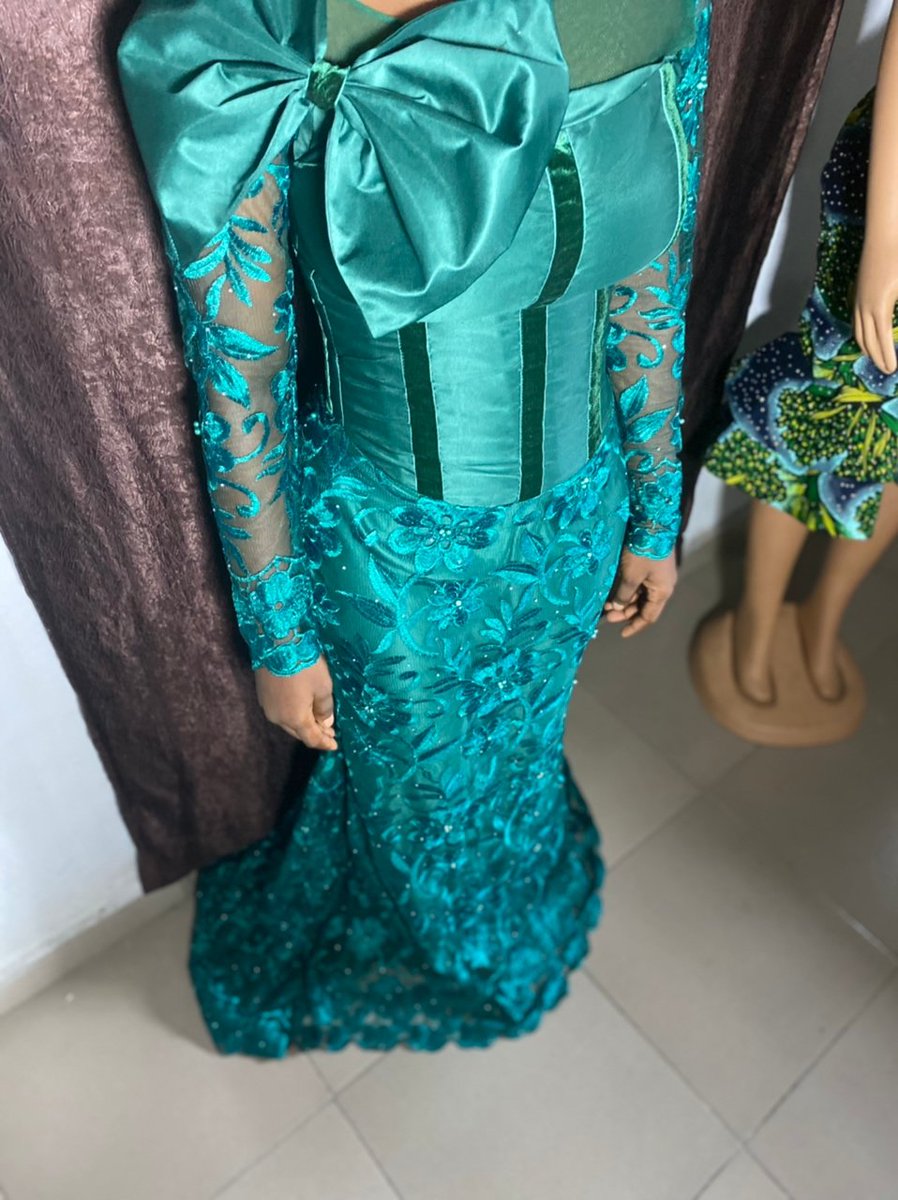 ColetteStitches's tweet photo. Happy New Year🥂
Fitting💚
Dress tailored by @ColetteStitches 
Please retweet🙏🏾😇 https://t.co/YhfH8tCYS9