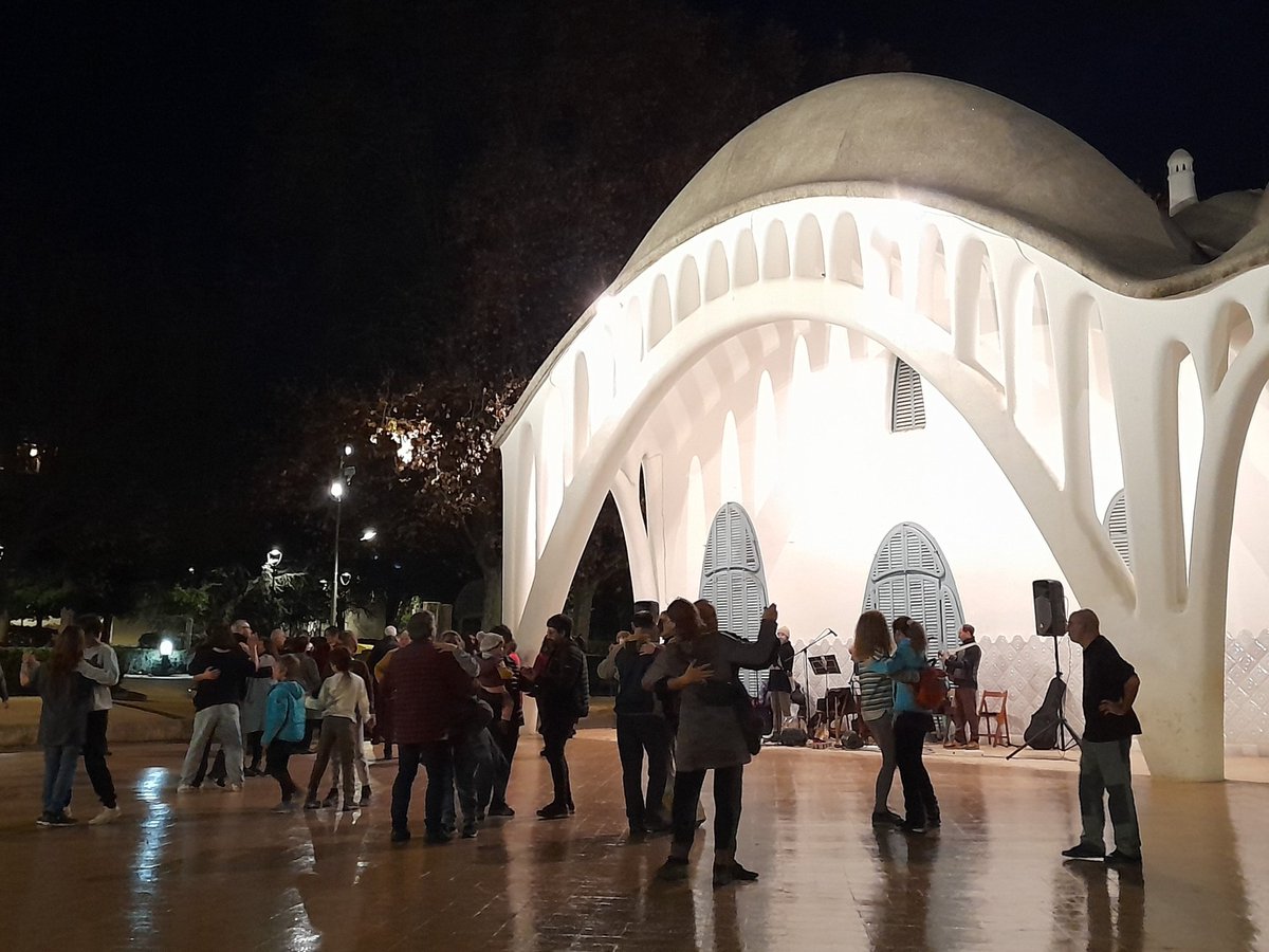 Ballada maca al Parc Sant Jordi de #Terrassa, sota la màgia de la Masia Freixa