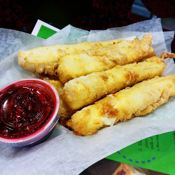 RegionalUSFood's tweet photo. Melba sauce (a raspberry-based dessert sauce) with mozzarella sticks. Though Melba sauce has been known since 19th century Europe, the combination with mozzarella sticks is unique to upstate New York, particularly Albany https://t.co/Kkj6siMax1
