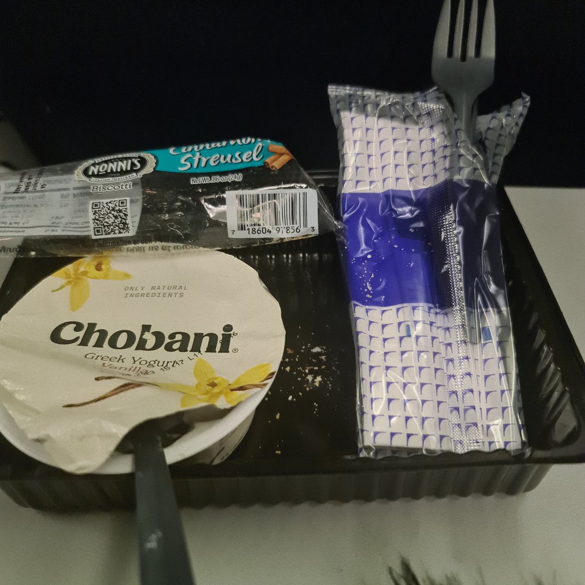 RepairdBreach's tweet photo. @united 9hr International flight &amp; this is breakfast, yoghurt &amp; a rusk?!😳 cost's £2 @supermarket. Paid good  money for flight. Do better! https://t.co/0Q30ESg8Nb