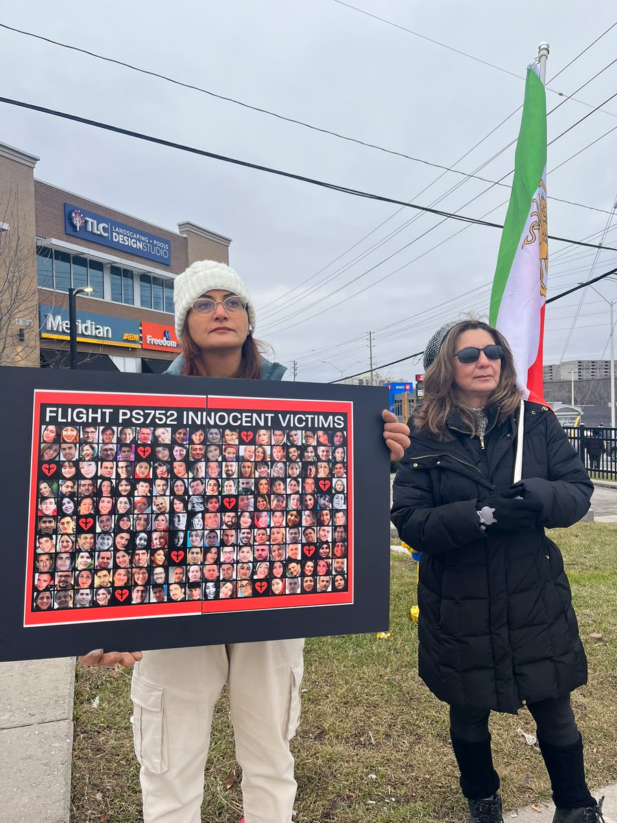 calvi_leon's tweet photo. A few hundred people gathered at the intersection of Oxford and Wonderland in #LdnOnt to show solidarity with women in Iran and to mark the third anniversary of the downing of #FlightPS75 near Tehranโs airport. Four @WesternU students were among the 176 victims. https://t.co/zEziXEGGJz