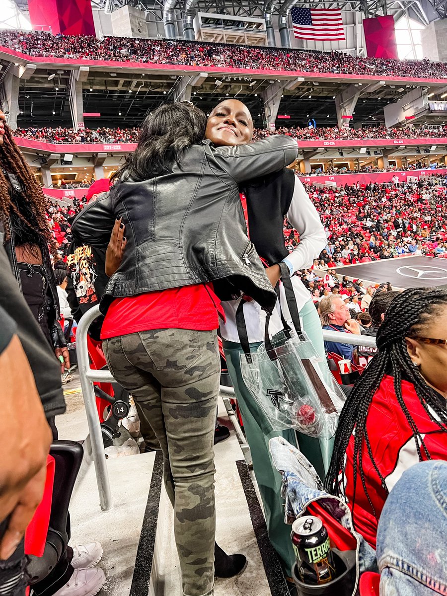 bexxyrobinson's tweet photo. The #Falcons recognize #Capricorn greatness!!! Look at all the cool birthday presents they brought to my seat!!!!! An @ajterrell_8 autographed football, warm snazzy hat, cupcakes, and a clear bag!!! THANK YOU, @AtlantaFalcons !!!!!!! #CapricornSeason♑️ https://t.co/3pHfmXF17p