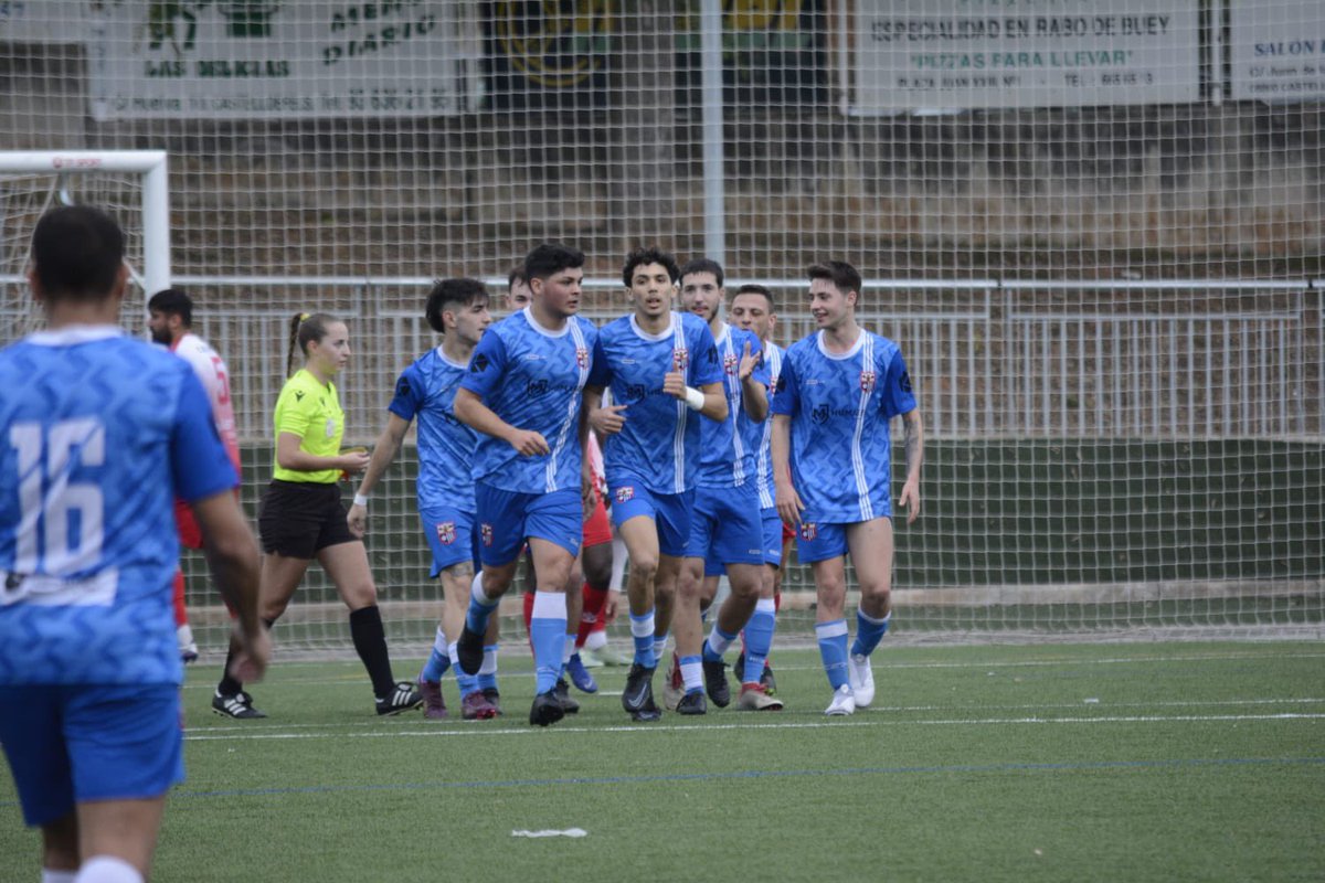 UDVistaAlegre's tweet photo. SIIIII! 💙 #2CAT3B

El #PrimerEquipo vence por 1-0 frente el @UESVH, el equipo que tiene por delante en la clasificación, con un solitario gol de @Juanmiccio__.

💙 #EscudoYPueblo! https://t.co/Bbu8y3IXXU