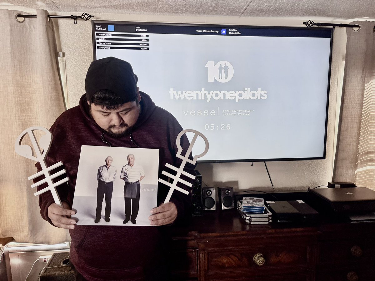 AngelV192's tweet photo. 10 years ago my favorite album of all time was released. #Vessel was life changing for me. Thank you #TylerJoseph and #joshdun! Your music has been inspiring and fun for the whole world. |-/ #twentyonepilots #Vessel10Years #skeletonclique #StayAlive #Vessel10th https://t.co/mvZk2vMjKT