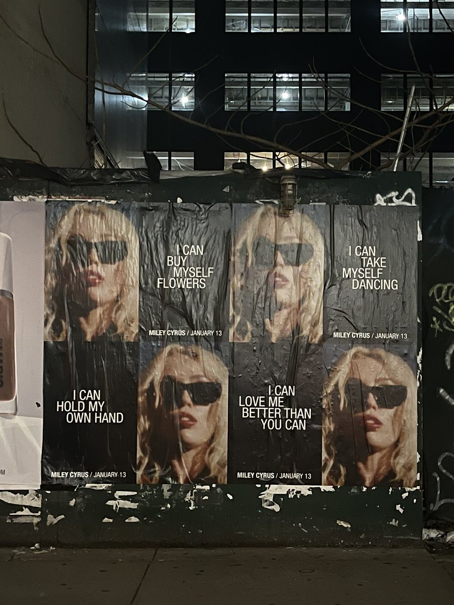 FreeBritneyNY's tweet photo. @MileyCyrus in NYC #MileyCyrus https://t.co/6zALgT2N3T
