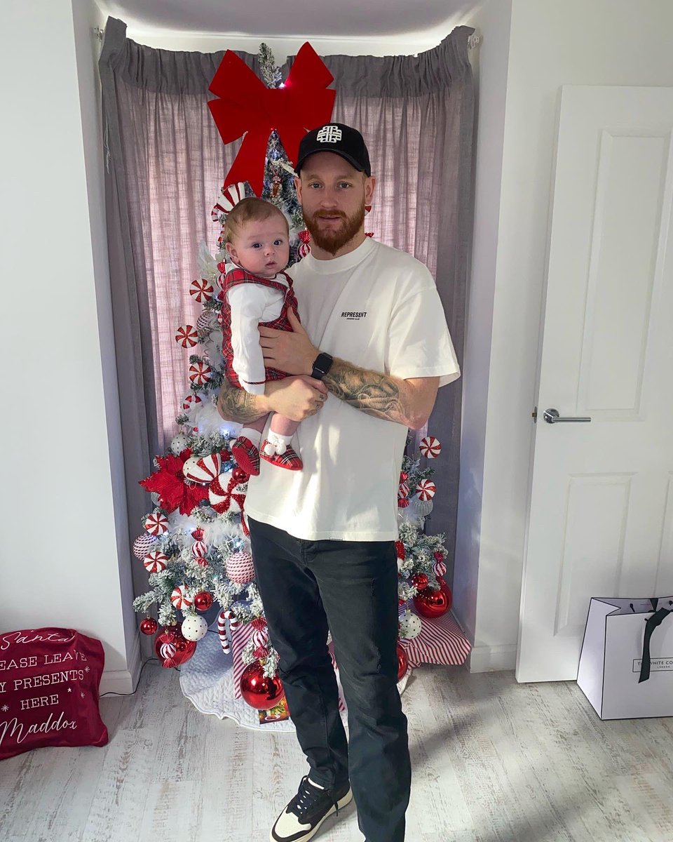 ellmae12's tweet photo. Best 1st Christmas with you Maddox 💫❤️ @Connor_Ogilvie https://t.co/7DsMJqSQ51