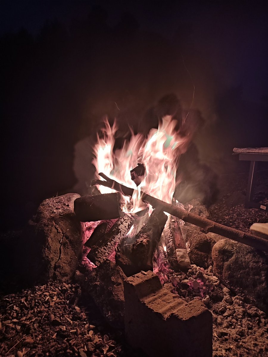 Yaşadığını sanıyorsun...Sonra bir şarkı çalıyor yaşayamadıkların geliyor aklına, ölüyorsun.