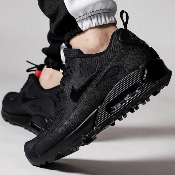 adamdecentral's tweet photo. Nike Air Max 90 https://t.co/HcYex1kDT3