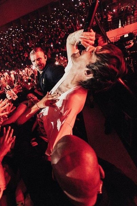 LouisWT91World's tweet image. 📝| “According to Pollstar, Louis is the #5 UK Artist with the most Performances, having played a total of 57 shows.”

— In total Louis performed 88 shows, which puts him in the #1 position. Hopefully within the next few days Pollstar will be able to correct the information.