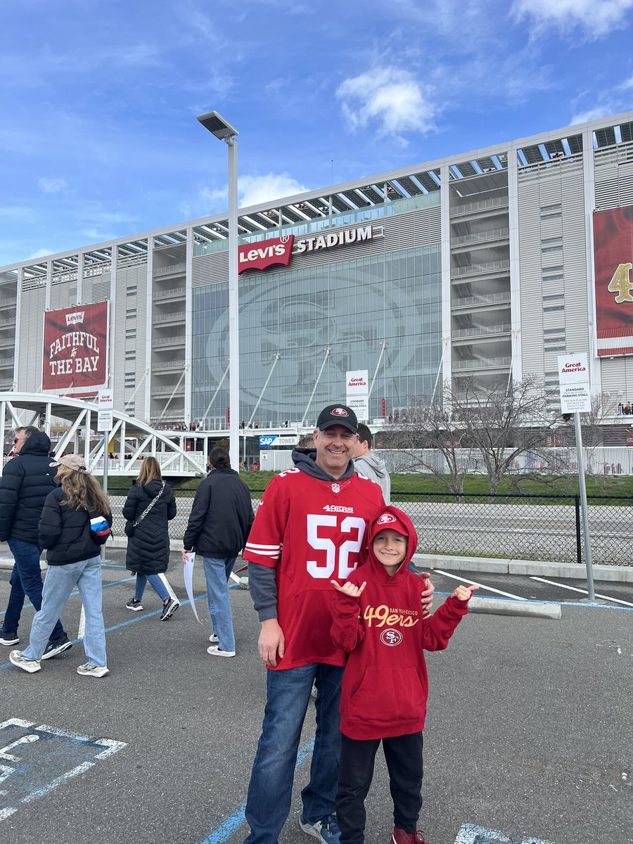 JoeNels93652951's tweet photo. #FTTB #hisfirstgame https://t.co/eY8Imrn8wh