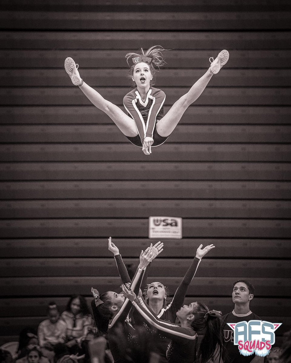 AFSSquads's tweet photo. The Liberty Patriots Cheer squad showed up at the Las Vegas USA Classic! https://t.co/qbbZhXRfgd