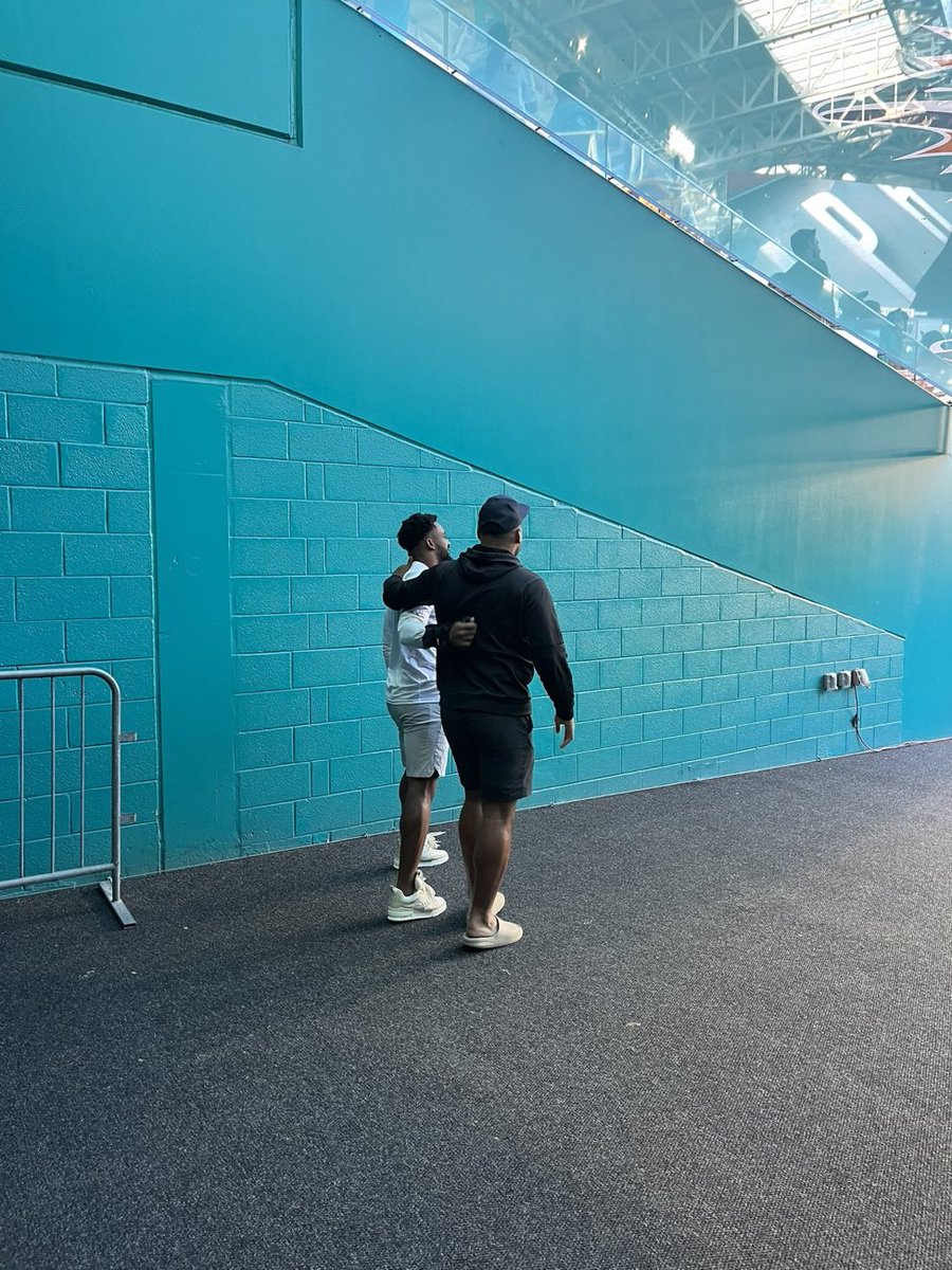 KingOfPhinland's tweet photo. Tua and Raheem Mostert embracing as they watch their team clinch the playoffs

Photo cred 📸: @WPBF_Yianni https://t.co/iRDf26OWGc