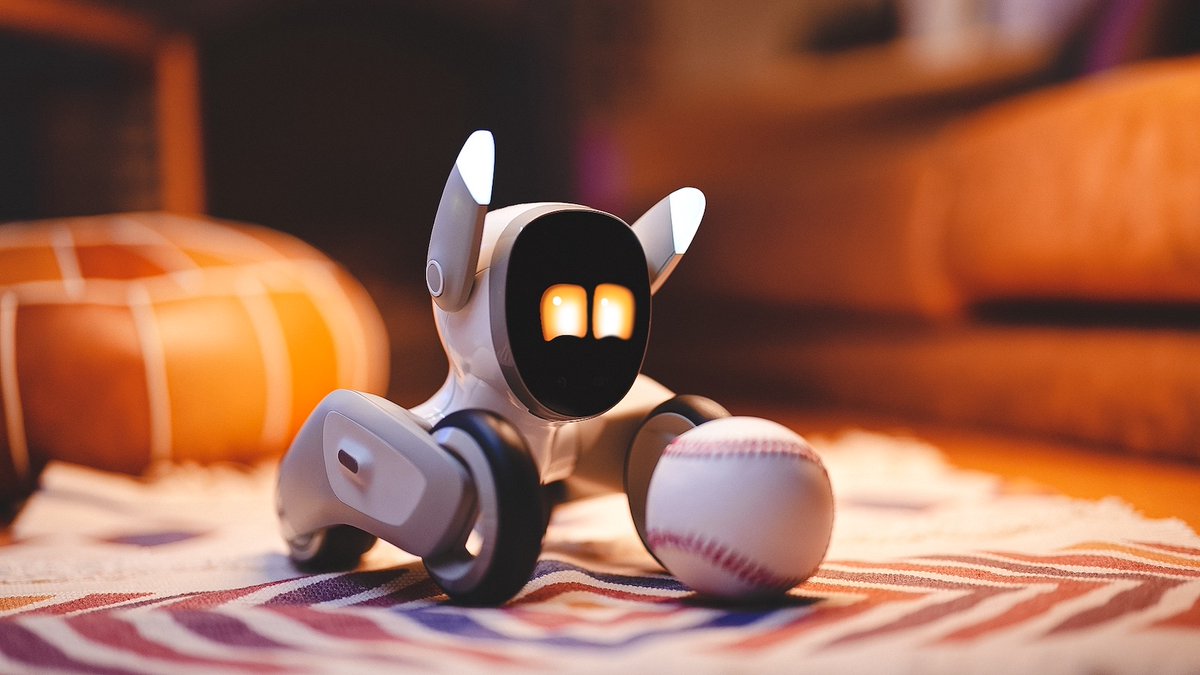GadgetFlow's tweet photo. The Loona intelligent petbot https://t.co/Wm9YfATCmv With more than 700 expressions, this pet robot has unique personalities to interact with you. #petbot #CES2023 https://t.co/RlPxZfWkt2