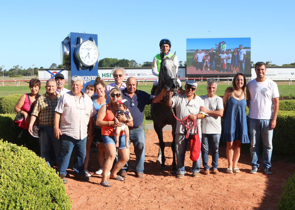HipodromoSI's tweet photo. ✅ En el Hipódromo San Isidro se disputó el #ClásicoAnibalD.Etchart (1000 metros), donde se impuso #Vigata, del #StudCiervodelPantano, entrenada por #LoyolaSilvioRodolfo y dirigida por #EnriqueBrianRodrigo. https://t.co/ol0Eg7IVo9