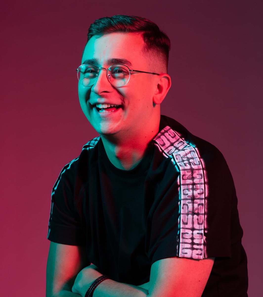 🟣<a href="/OfficialRobbieG/">RobbieG</a> (one-half of <a href="/belters_only/">Belters Only</a>), who reached number 4 in the UK charts and number 1 in Ireland with Make Me Feel Good

#beltersonly #robbieg #deephouse #housemusic