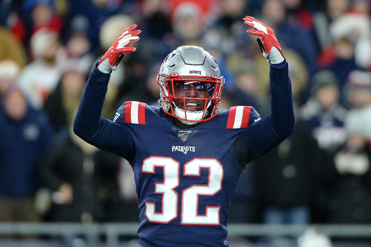 PatsBuzz's tweet photo. If this was it for Matthew Slater and Devin McCourty I just want to say thank you for dedicating everything you have to this organization. 

You are both Patriots legends and will forever be remembered as such. https://t.co/VcYO6lbzLM
