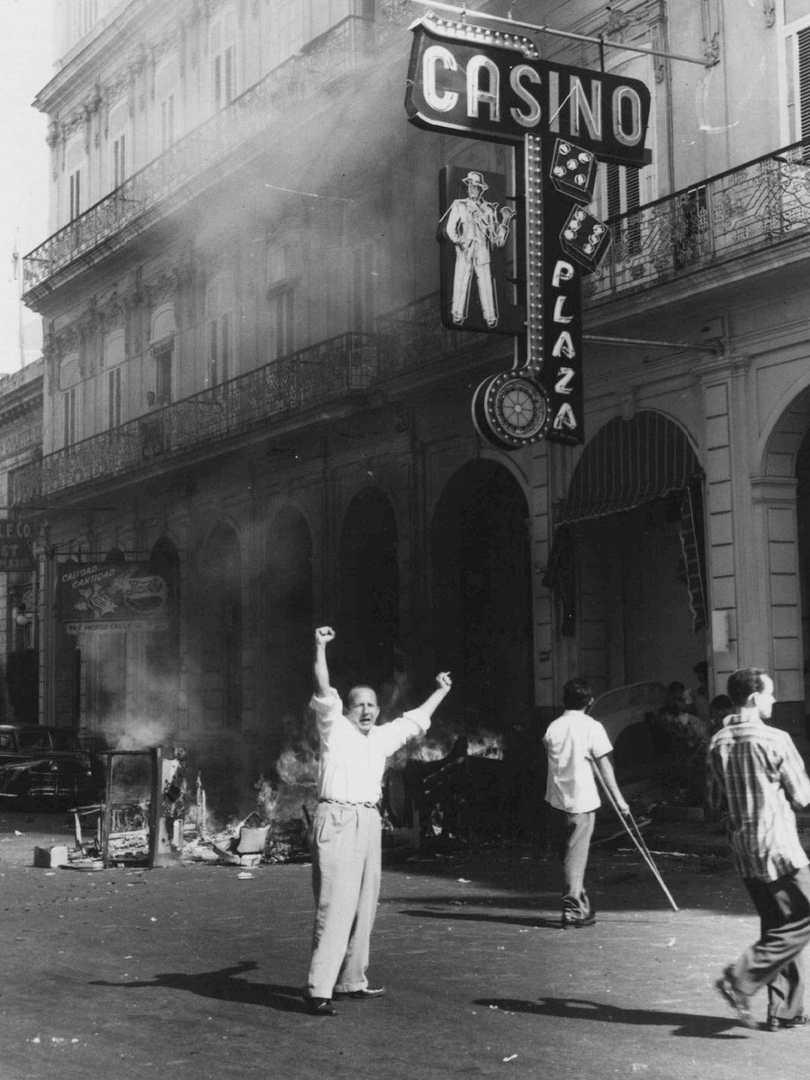 yosoyliborio's tweet photo. Cuando la izquierda toman el poder por la fuerza, le llaman una “revolución���, un “alzamiento popular”, un “movimiento cívico”. Cuando la derecha hace lo mismo, entonces es un “golpe de estado fascista”. 🙄
#HipocresíaComunista
#Brasil https://t.co/WcAP8KKrUP