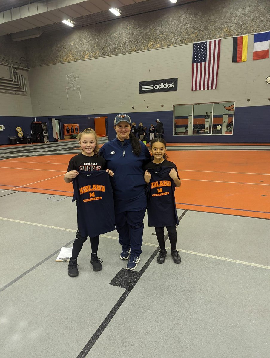 QuakesGold10U's tweet photo. Congratulations to Adi and Raelee for being chosen as the MVP’s of the Midland softball camp today!  ❤️🖤🙌🥎 https://t.co/TLJgSht7lv