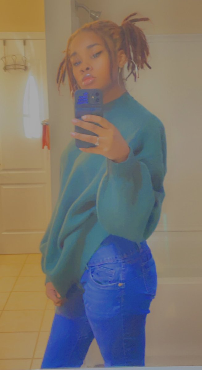 NatashaLoVaun's tweet photo. #blackgirl #newpage #BlackGirlMagic #locs #locstyles #selfie #locsforlife #blackgirlootd #locstylesforwomen #prettyblackgirl https://t.co/pgm0L5DWSD