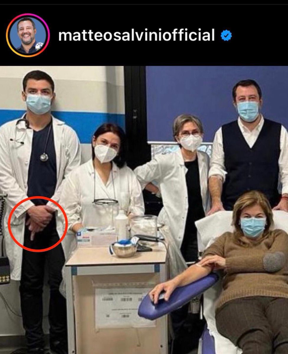 stefaniagrilli's tweet photo. Quel medico è il mio eroe
#Salvini #Salvinipagliaccio https://t.co/i6pxvMBXAa
