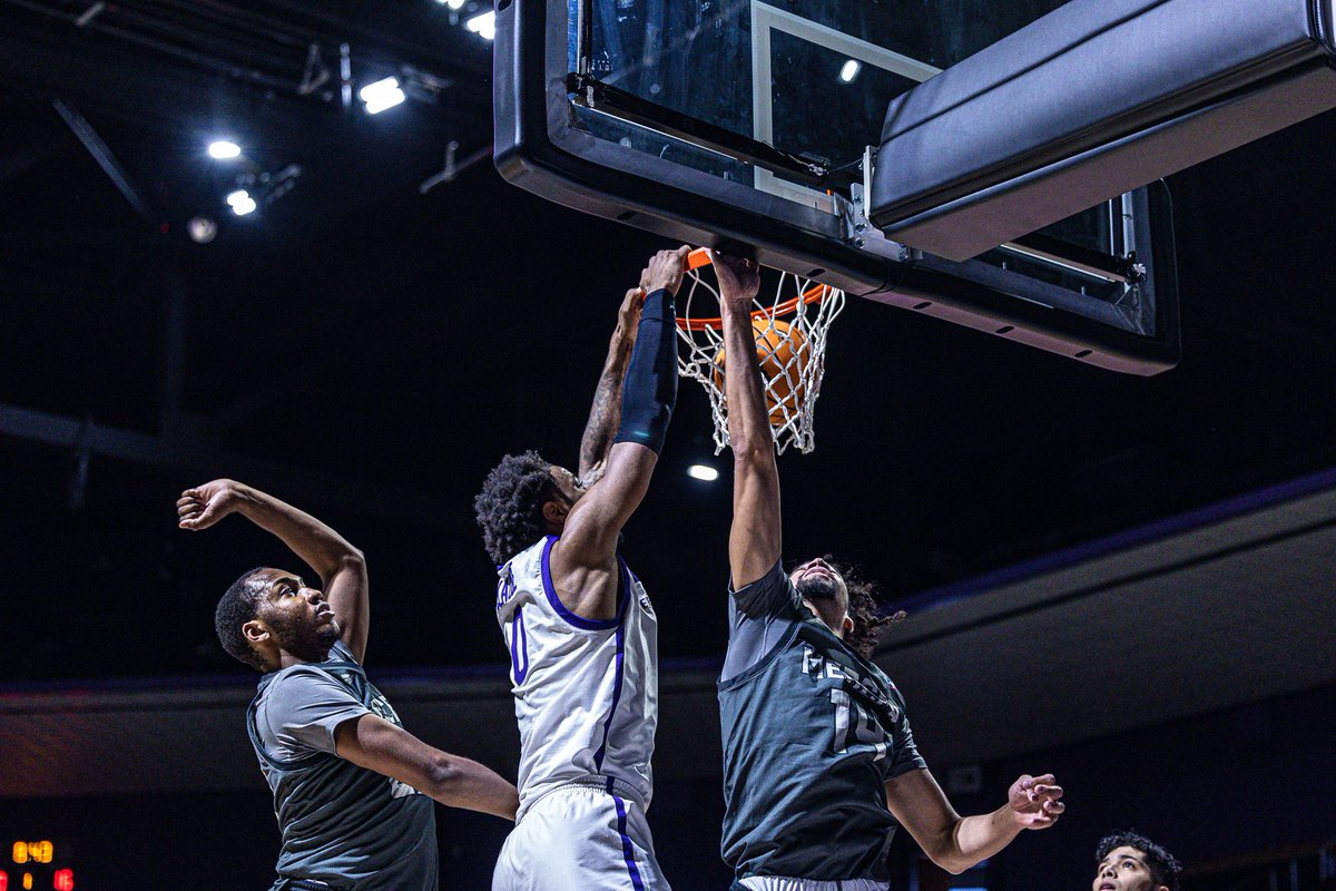 pnutschmitt_'s tweet image. good day in the whee 💜
#catamount #basketball