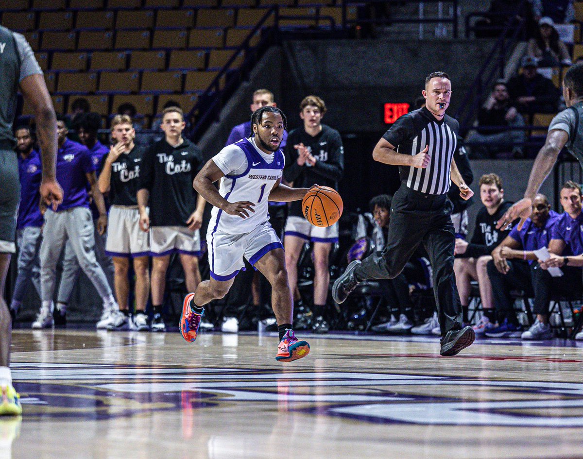 pnutschmitt_'s tweet image. good day in the whee 💜
#catamount #basketball