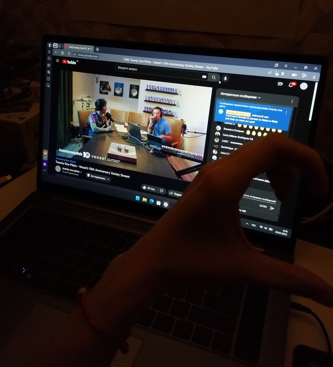 pajamaswb's tweet photo. #twentyonepilots #Vessel10th @twentyonepilots @tylerrjoseph @joshuadun https://t.co/R7fiLadjYN