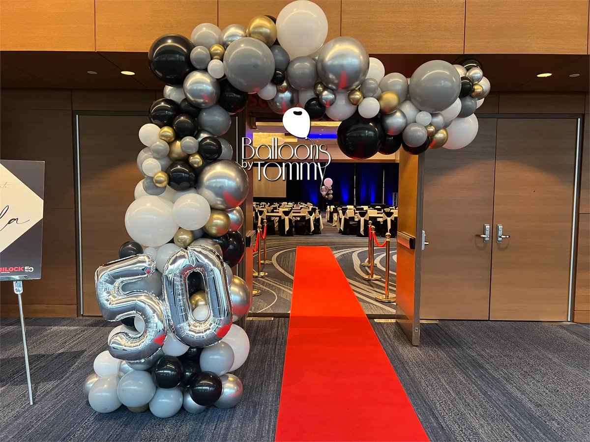 Celebrating the company's 50th Anniversary with elegantly perfect balloon decor!

#elegant #50thanniversary #anniversary #corporateparty