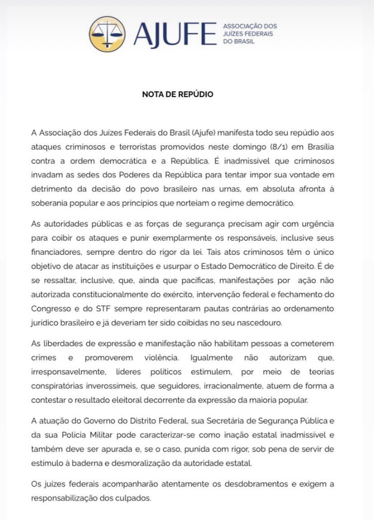 Ajufe emite nota de repúdio e pede que os responsáveis pelos ataques às sedes dos poderes, ocorridos neste domingo (8/1), sejam exemplarmente punidos. Leia a íntegra em: ajufe.org.br/imprensa/notic…