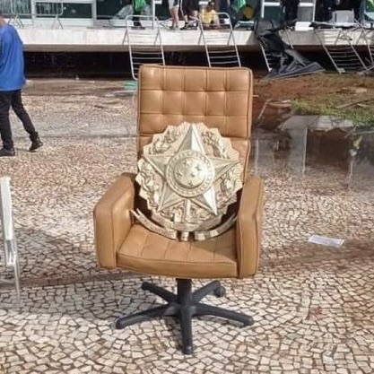 Para nós, operadores do Direito, essa é uma imagem estarrecedora, sem precedentes. E não importa se você é de direita, de esquerda ou de centro. O respeito às instituições é uma regra básica da democracia. É o mínimo que se espera de uma sociedade organizada.