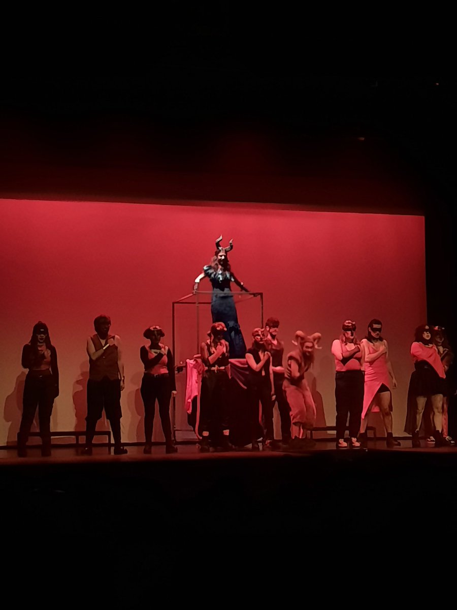 Avui última representació de "El primer Nadal dels Pastors" 2022 de <a href="/Pastorets_FGS/">Pastorets de Figueres</a> i tret de sortida del seu centenari. Ha sigut espectacular! 4 funcions i ple fins la bandera! Enhorabona!