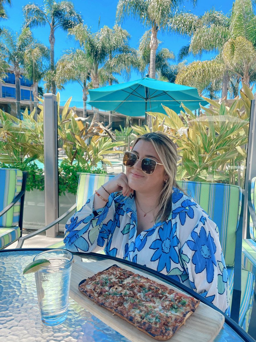 doubletreesdbay's tweet image. Happy Friday! It's time to check in + chill out here at #HolidayInnBayside 🌴💙 What are your weekend plans looking like?