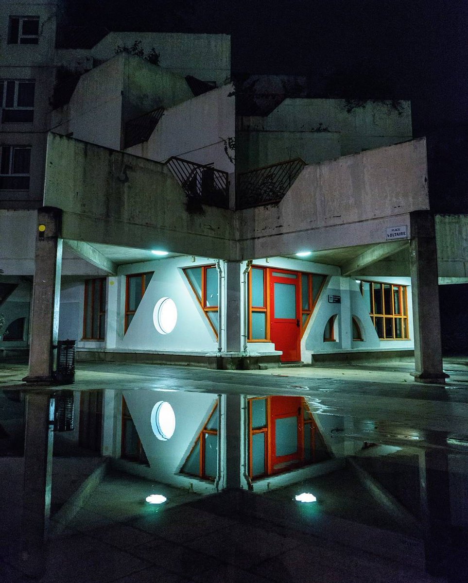 L'Ivryenne Renée Gailhoustet est décédée aujourd'hui. Elle a réalisé avec son compagnon Jean Renaudie plusieurs logements sociaux qui font l'identité d'Ivry sur Seine et qui m'inspirent. 

instagram.com/p/BIDiRPTAMny/…