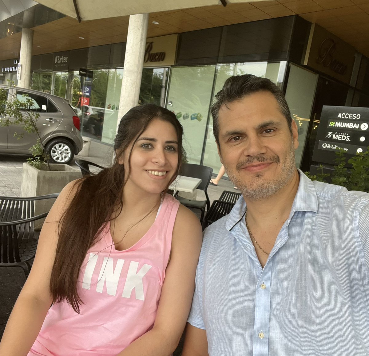 Estuve con la subinspectora de la <a href="/PDI_CHILE/">PDI Chile</a> Danitza Araya, quien fue atropellada por un delincuente que fue indultado por Boric y luego recibió una bala disparada por un compañero en el mismo procedimiento.
Ella lo ha pasado muy mal y ha estado dos veces al borde de la muerte.RT
