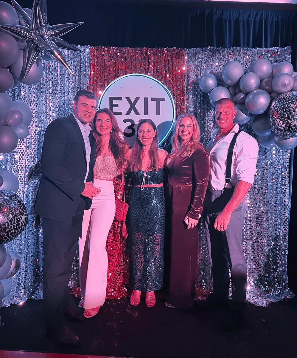 Weekends at Exit 33 &gt;&gt;&gt;

Who is ready to party with us this weekend? 🥂
📸: IG | paigeremi24